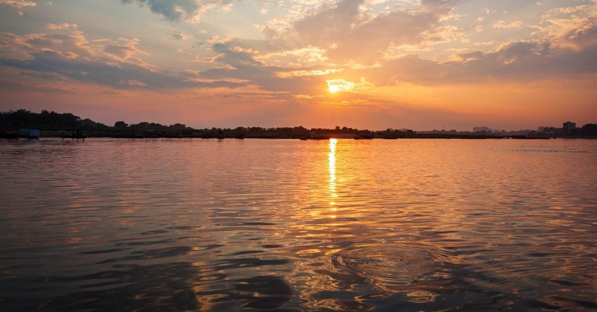 Sunset at Keshi Ghat, Vrindavan | 2 days Mathura Vrindavan tour package
