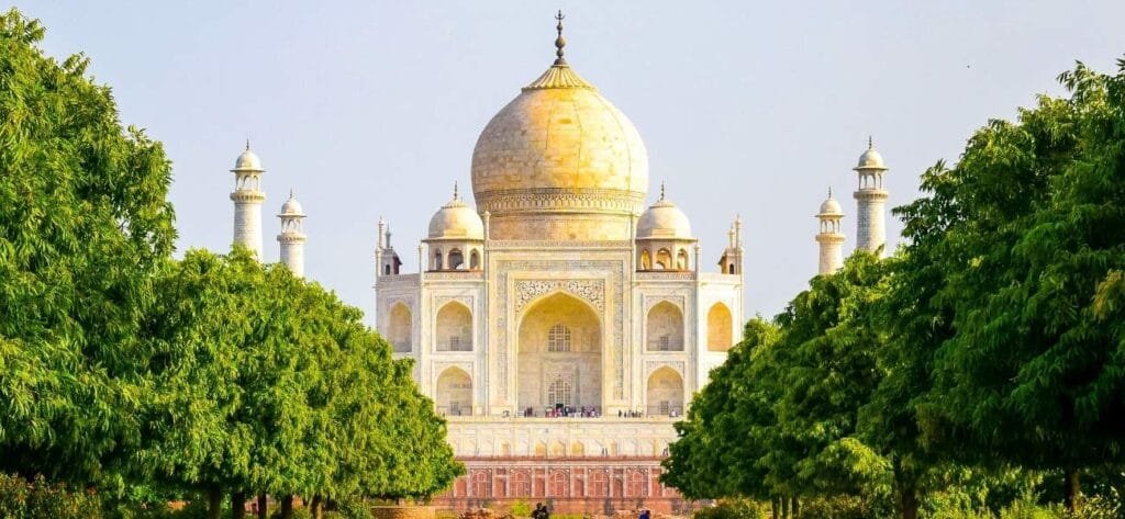 Taj Mahal, Agra https://mathuravrindavantourism.com/tours/5-days-mathura-vrindavan-package-with-agra/